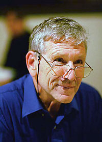 Amos OZ