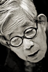 BW portrait photo Kenzaburo OE